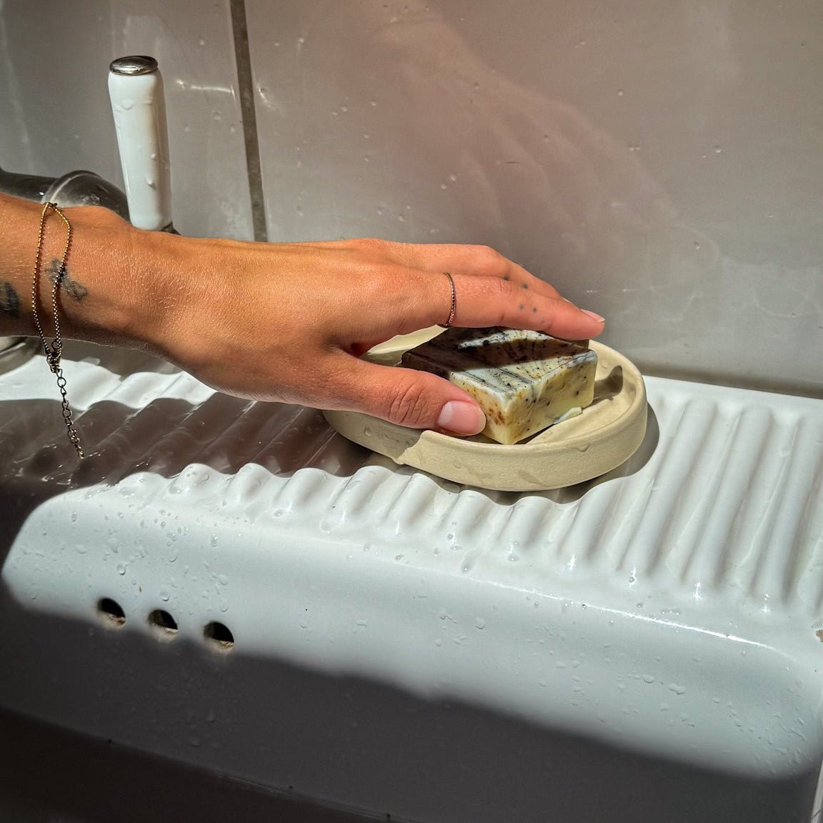 Handgemachte Keramik pflegen: Steinzeug-Tipps - Mura Mura Ceramics