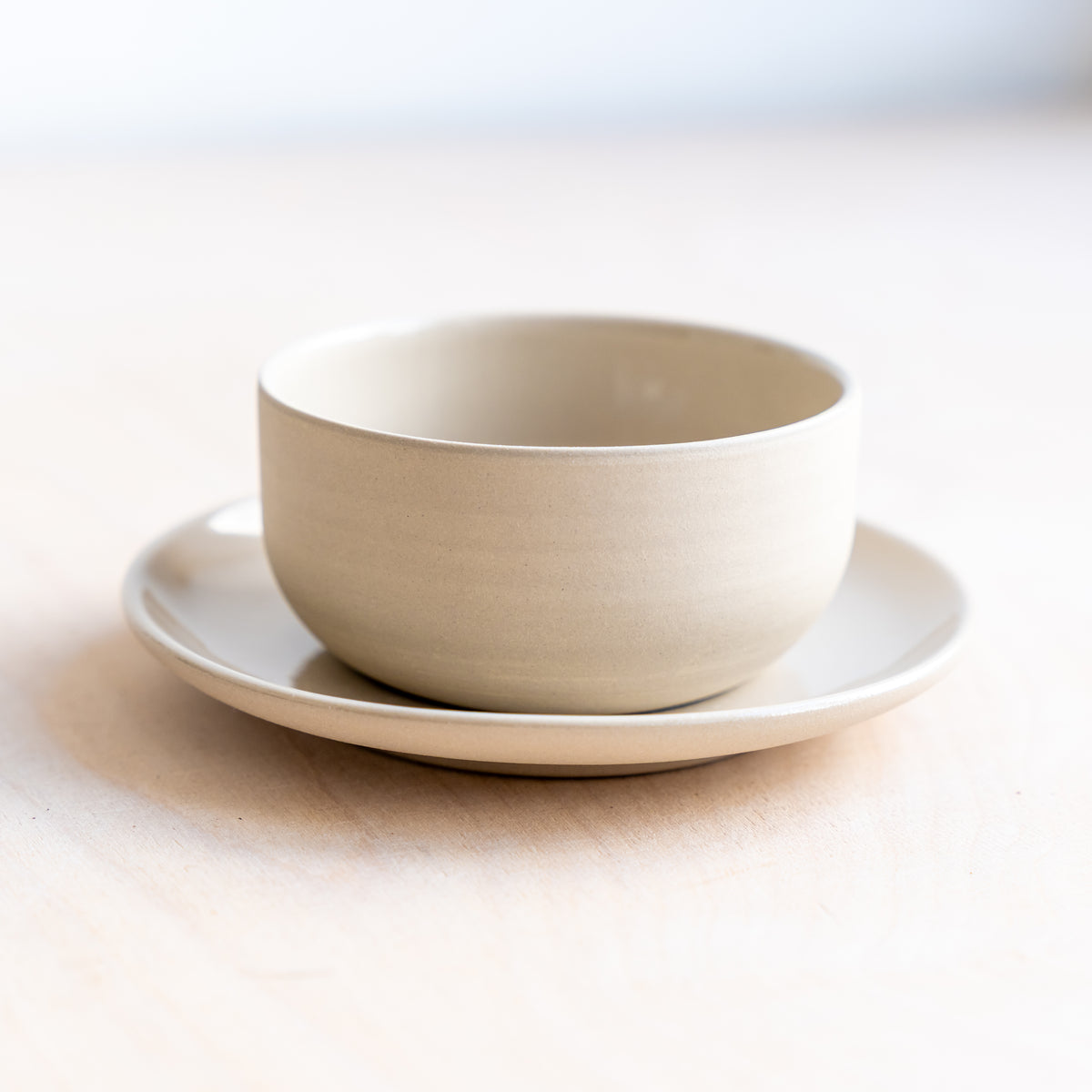 UKEZARA Unterteller beige mit KUMO Cappuccino Tasse - Mura Mura Ceramics