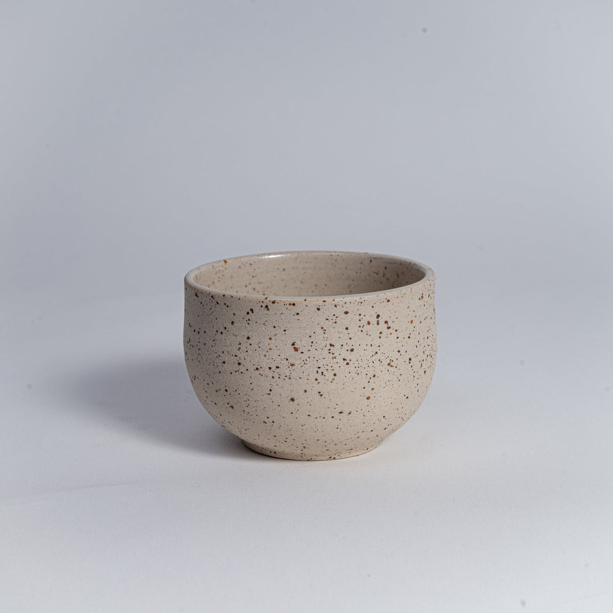 OCHA mit Spots | handgemachte Teetasse (Matcha)  - Mura Mura Ceramics