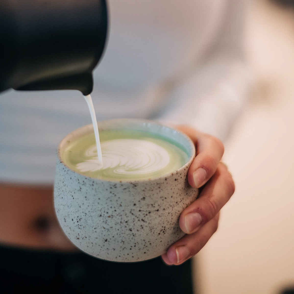 OCHA mit Spots | handgemachte Teetasse (Matcha)  - Mura Mura Ceramics